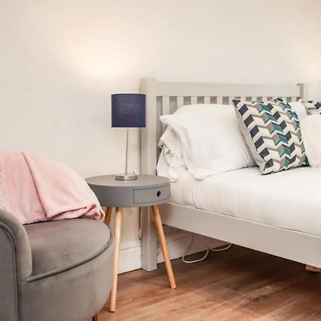 Spacious Family Home With Games Room & Garden London Eksteriør bilde