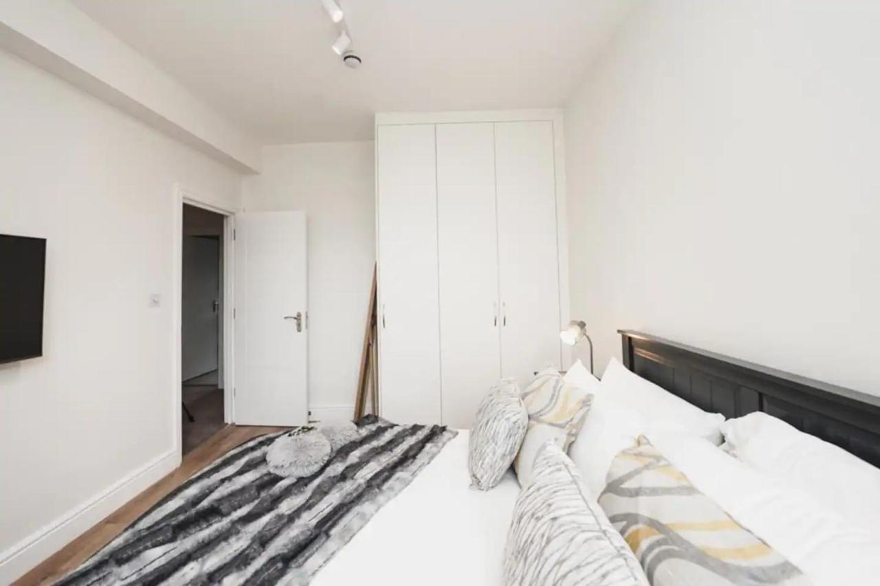 Spacious Family Home With Games Room & Garden London Eksteriør bilde