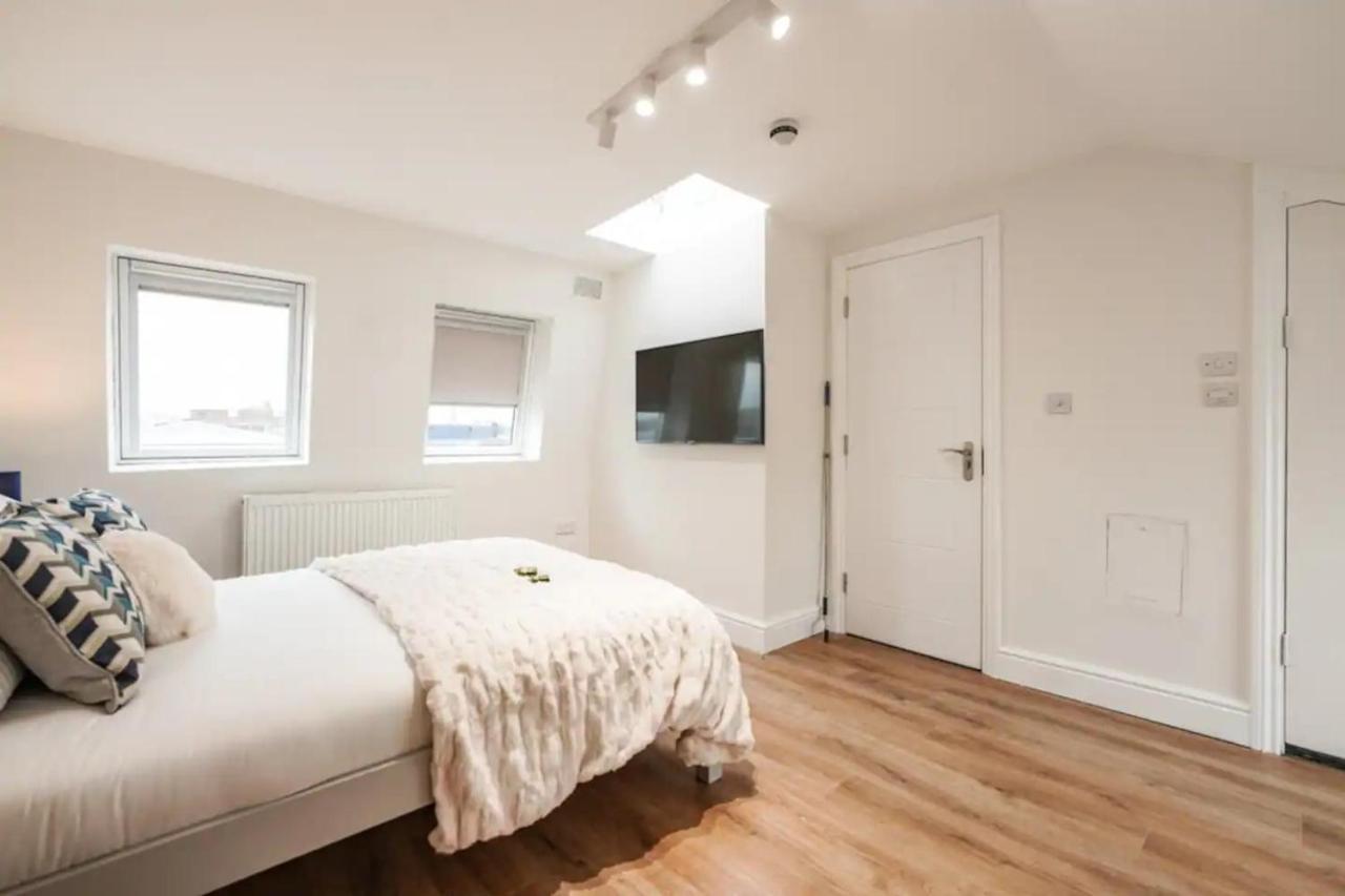 Spacious Family Home With Games Room & Garden London Eksteriør bilde